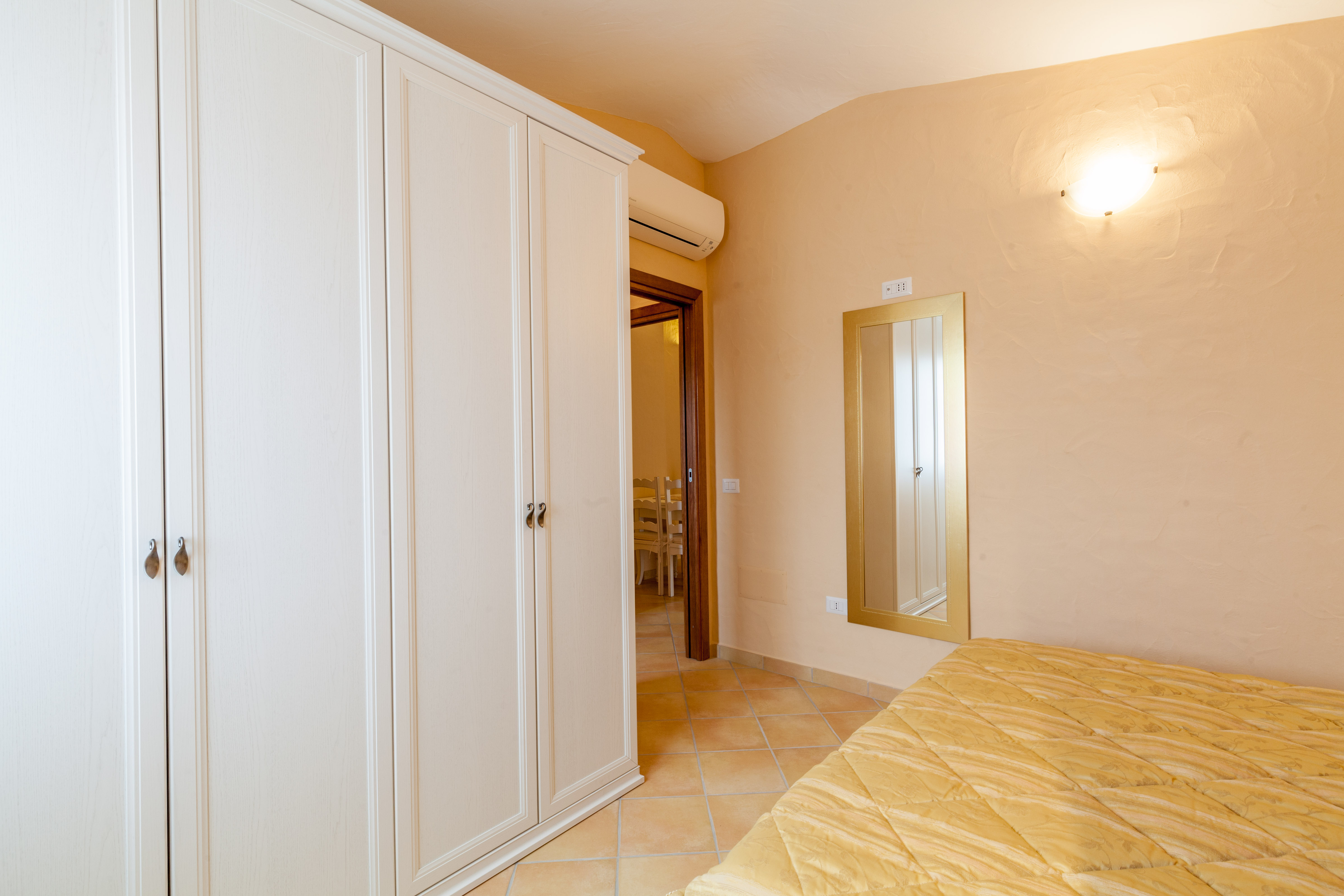 Innenraum der Suite Porto San Paolo
